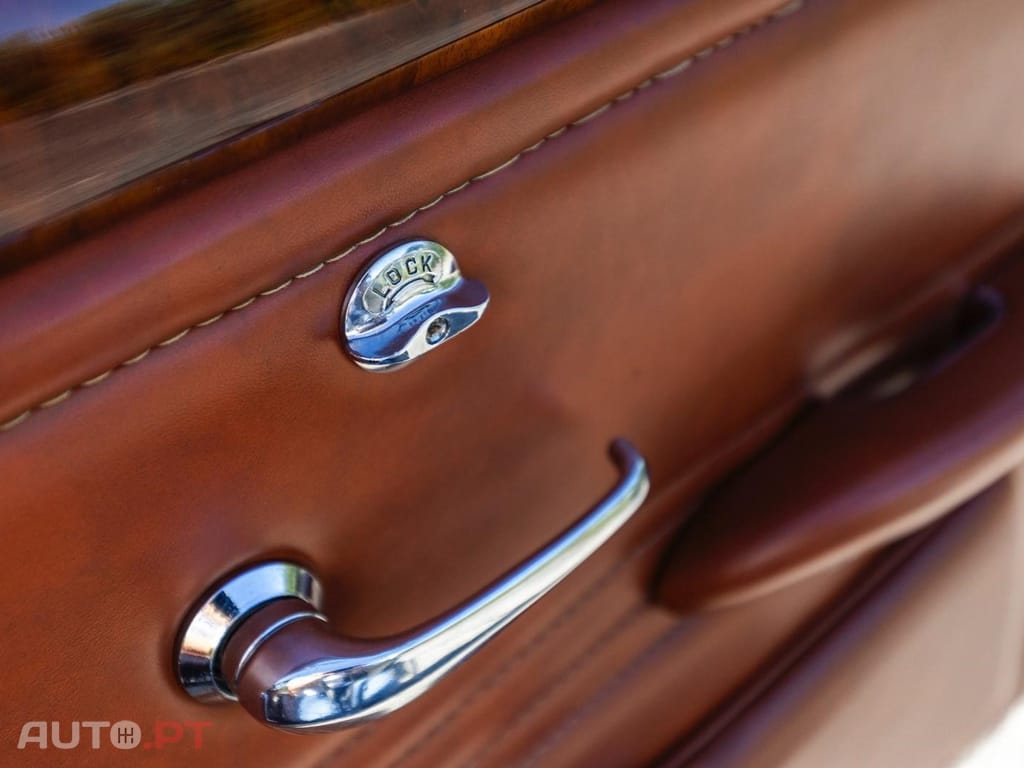 Jaguar S-Type 3.8