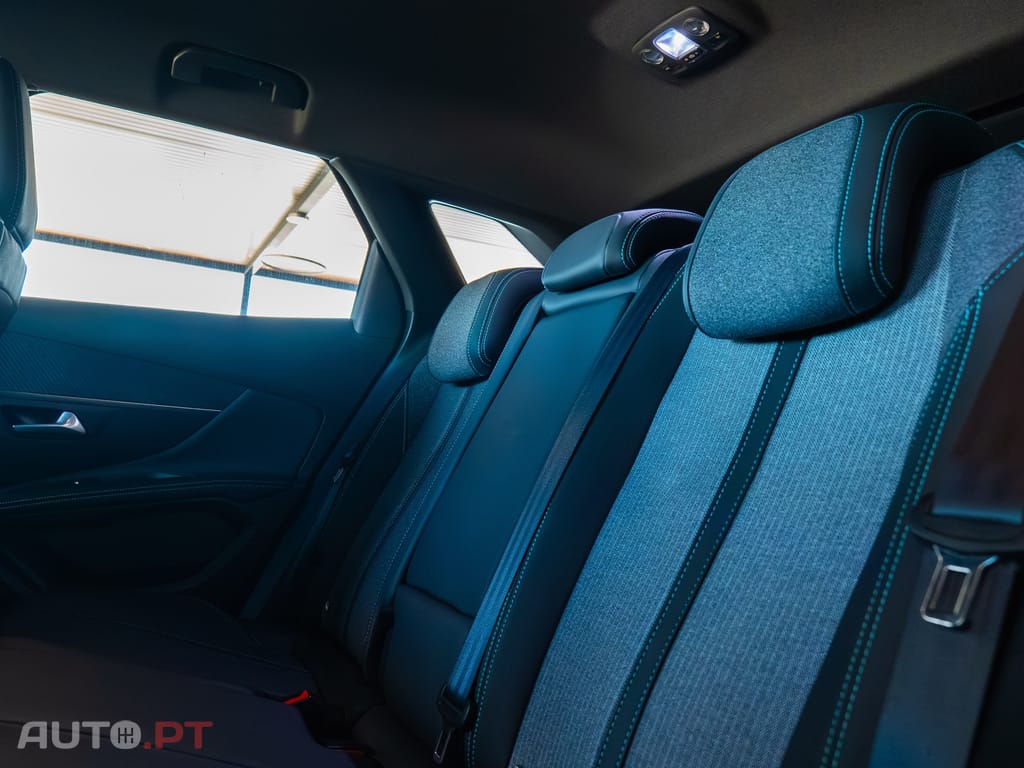 Peugeot 3008 1.2 Hybrid Allure e-DCS6