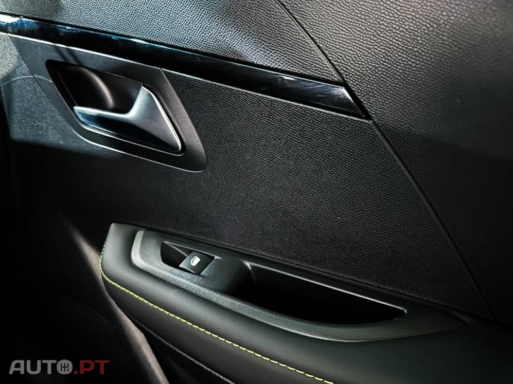 Peugeot E-208 50 kWh GT Pack