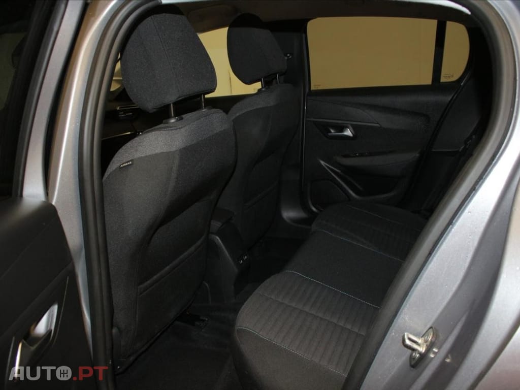 Peugeot E-208 50 kWh Style