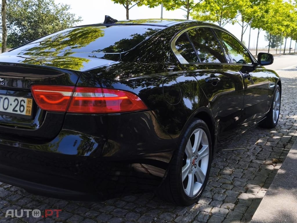 Jaguar XE 2.0 D Portfolio Aut.