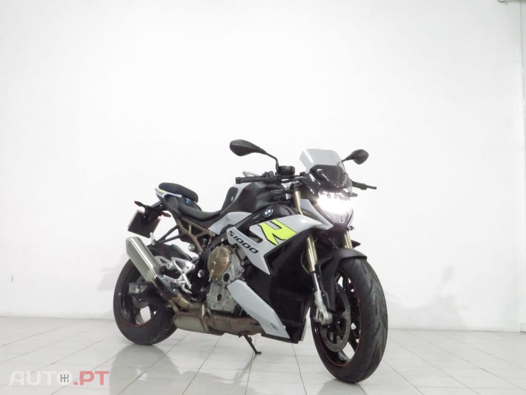 BMW S .