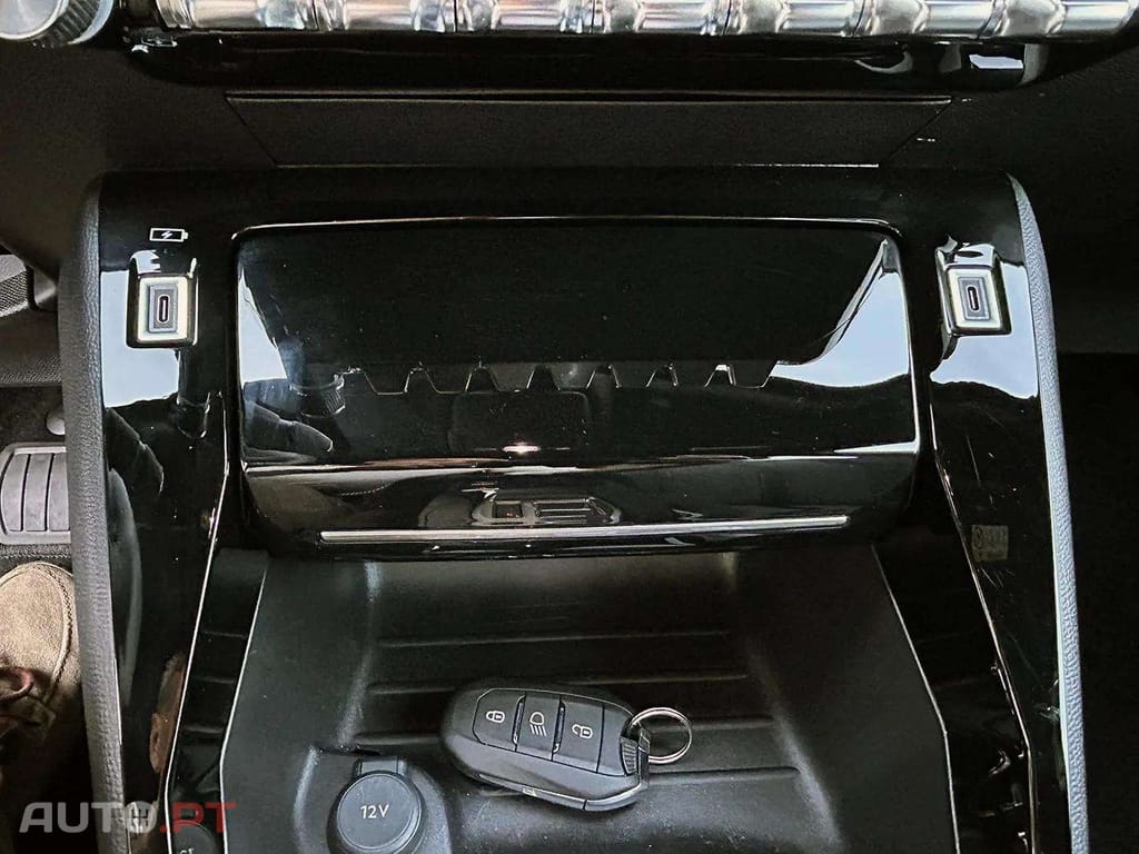 Peugeot E-2008 50 kWh Allure Pack