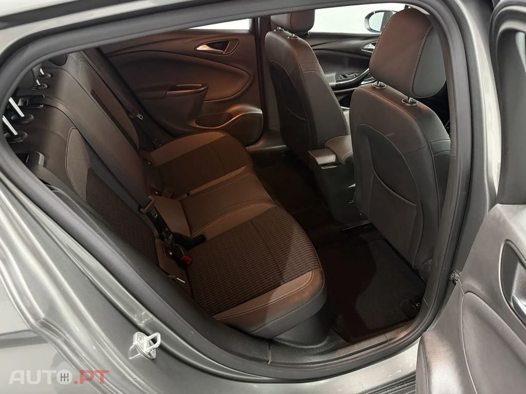 Opel Astra 1.5 D S&S Elegance