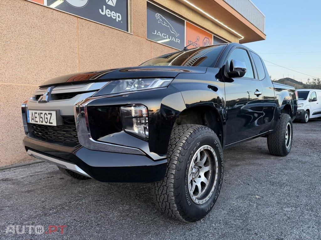 Mitsubishi L200 2.3 DI-D Strakar CD Connect Edition 4WD