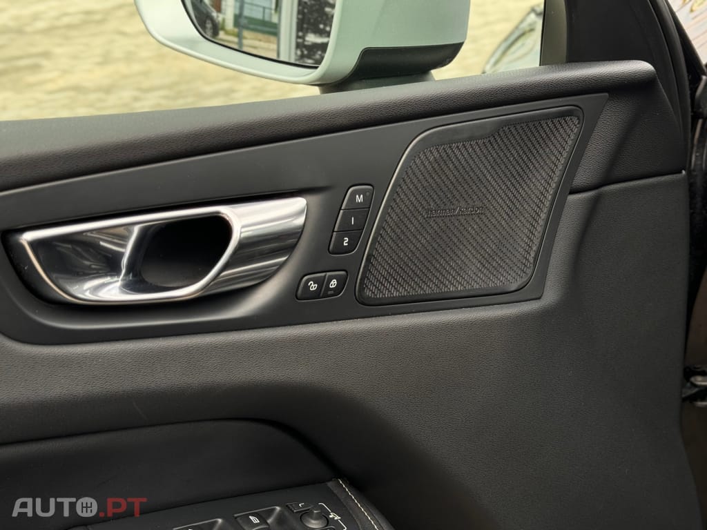 Volvo XC60 2.0 T8 PHEV R-Design Expression AWD