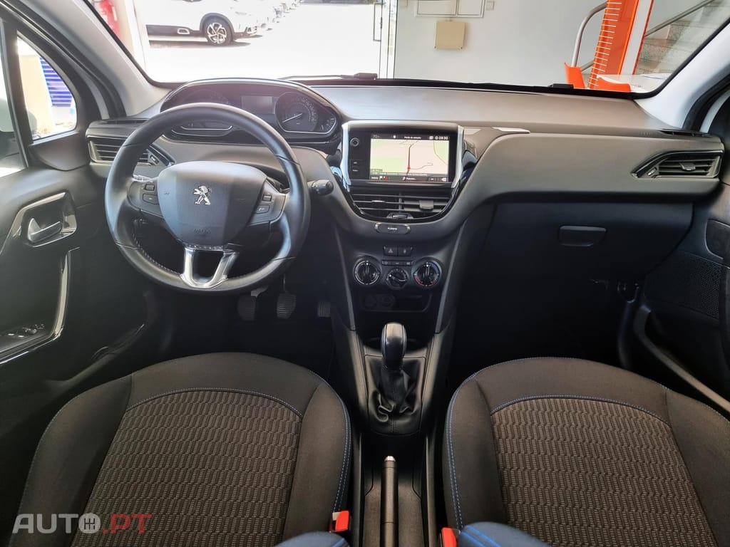 Peugeot 208 1.2 PureTech Signature