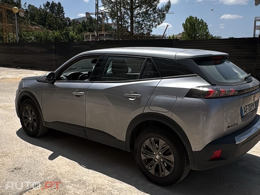 Peugeot E-2008 50 kWh Active Pack
