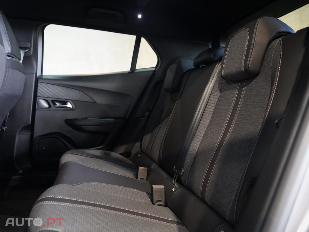 Peugeot 2008 1.2 PureTech Allure EAT8