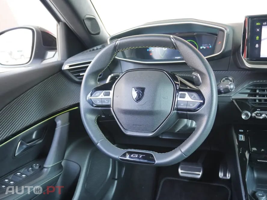Peugeot 2008 1.2 PureTech GT EAT8