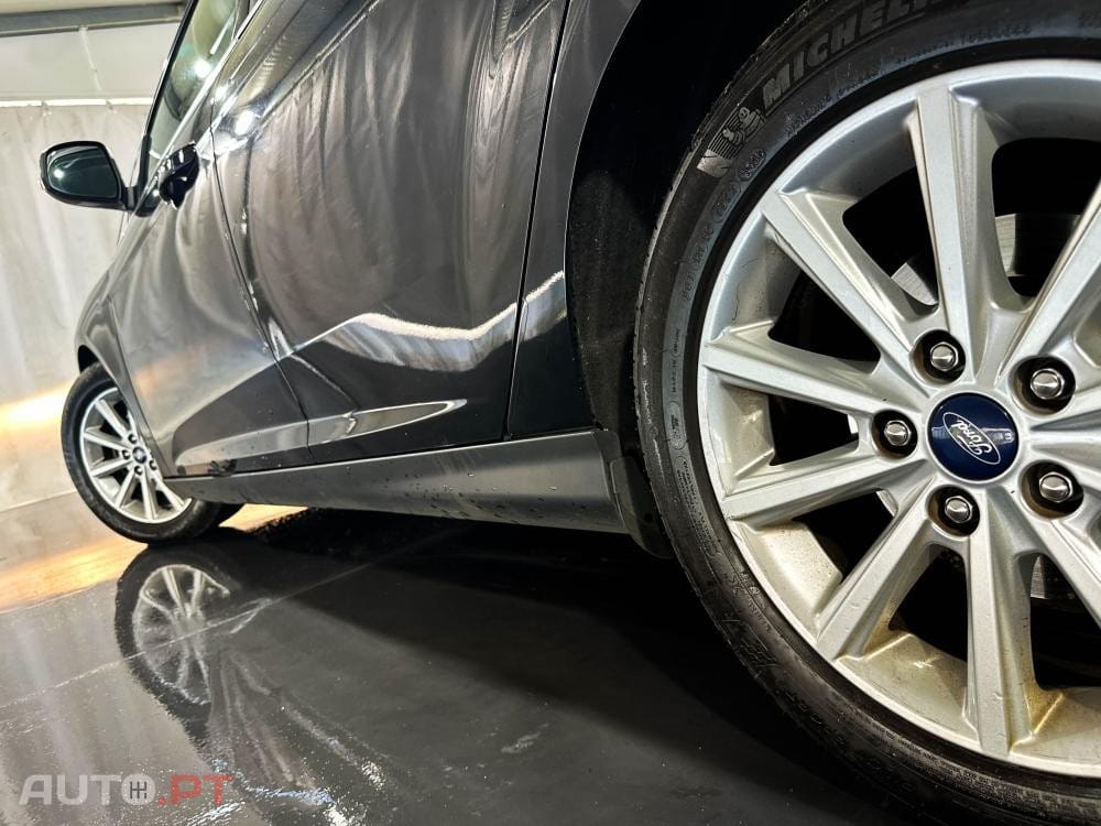 Ford Focus 1.5 EcoBlue S&S Aut. TITANIUM DESIGN