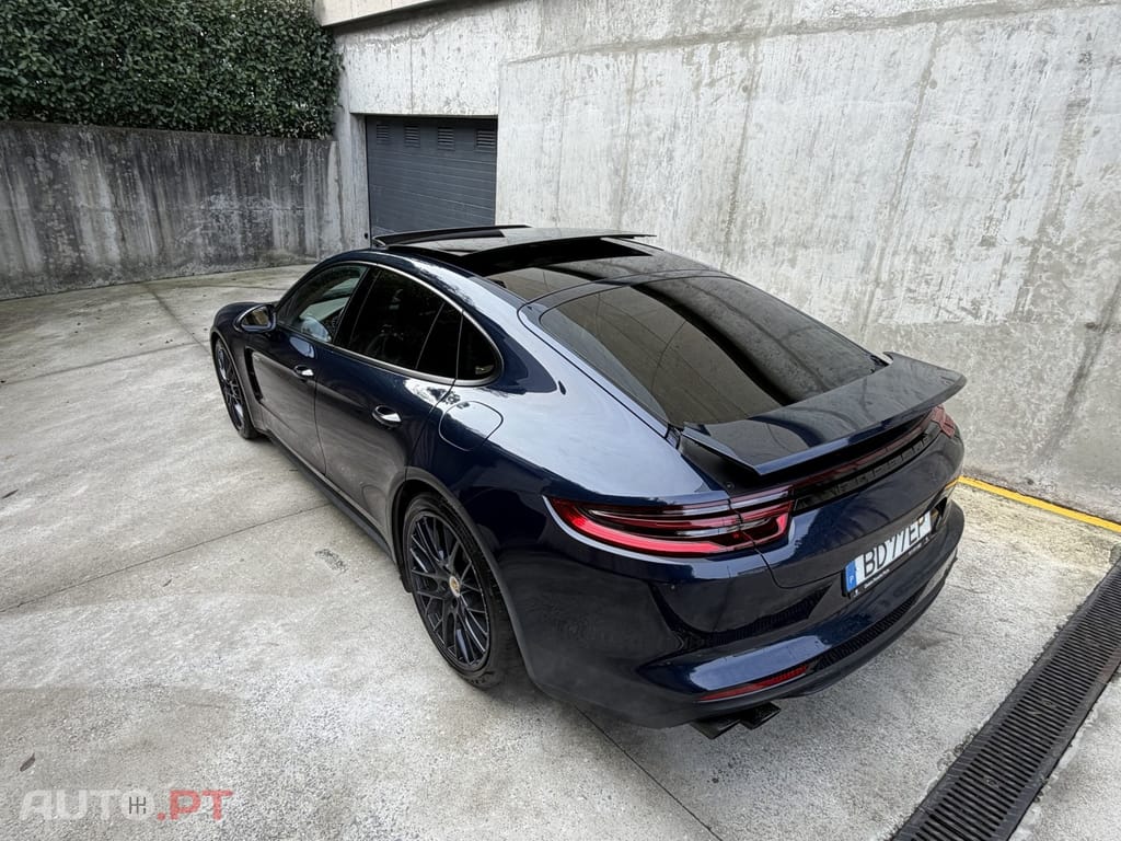 Porsche Panamera 4 E-Hybrid Platinum Edition