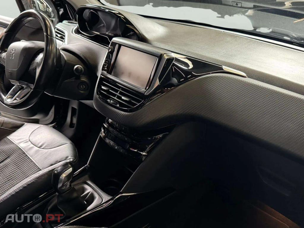 Peugeot 2008 1.2 PureTech Style