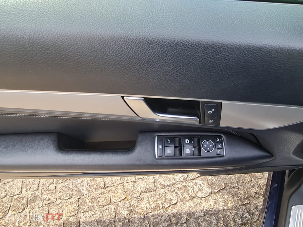 Mercedes-Benz E 220 CDi BlueEfficiency Auto