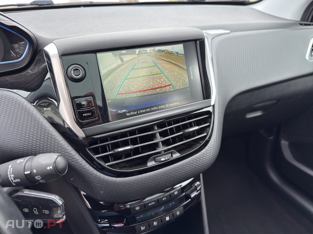 Peugeot 208 PureTech 110 Stop & Start EAT6 Signature