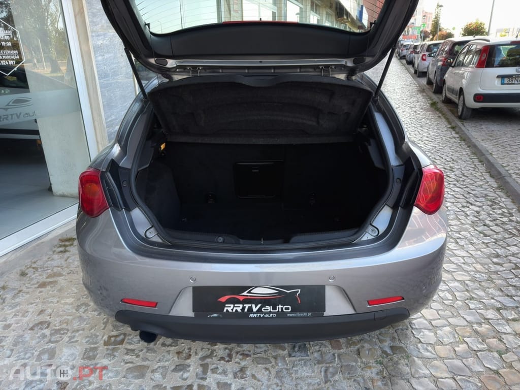 Alfa Romeo Giulietta 1.6 JTDm Distinctive 57X
