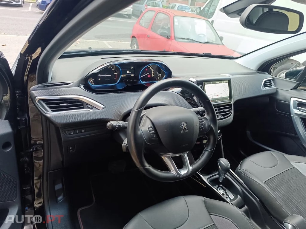 Peugeot 2008 1.2 PureTech Allure EAT6