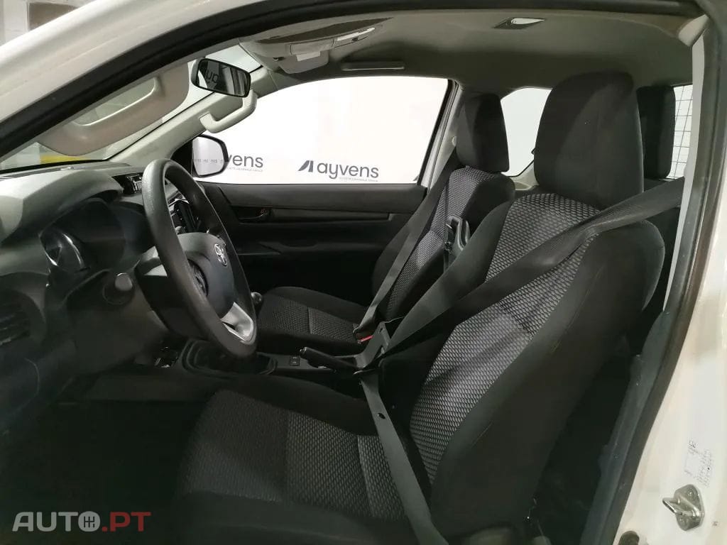 Toyota Hilux HILUX 2.4 D-4D 4WD CE CH 3L