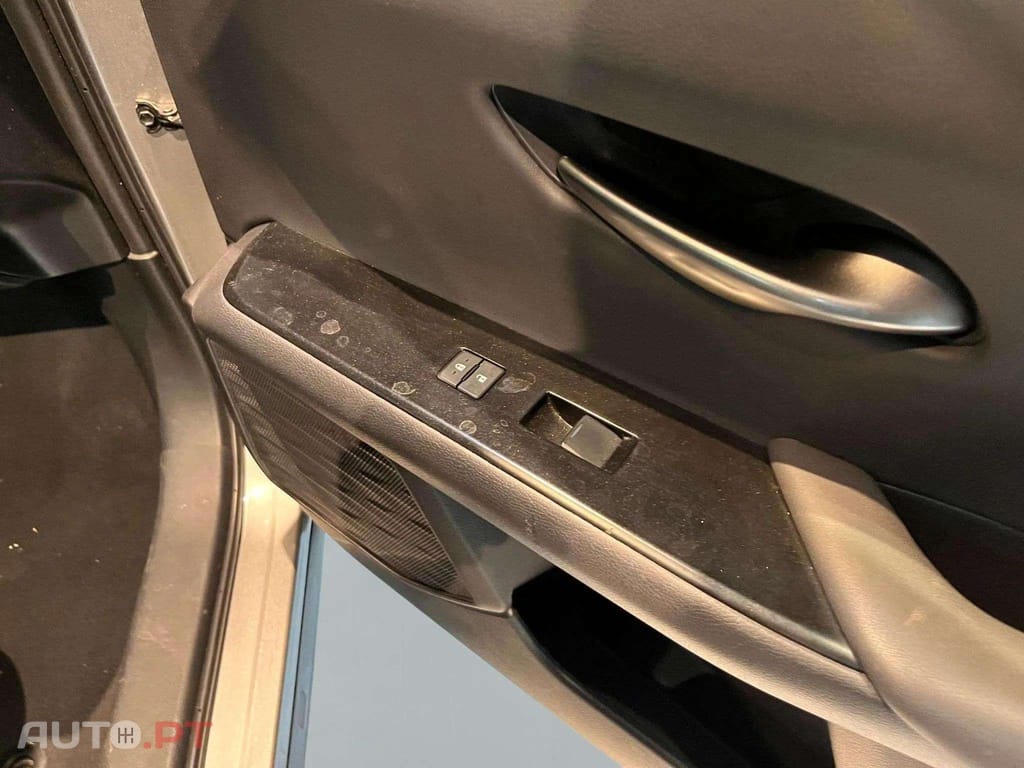 Lexus UX Business