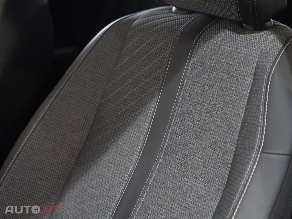 Peugeot 2008 1.2 PureTech Allure