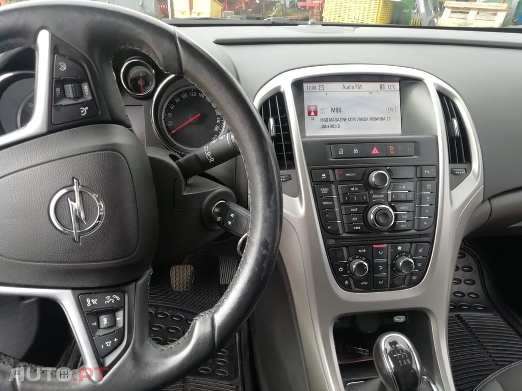 Opel Astra J
