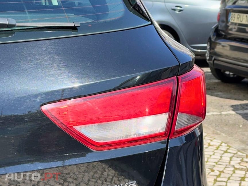 SEAT Leon 1.6 TDI Style Ecomotive — fotografia 8