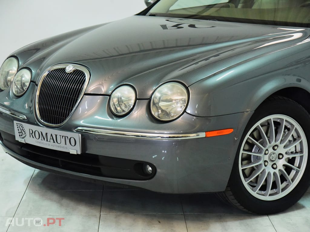 Jaguar S-Type 2.7 D V6 Executive Auto.
