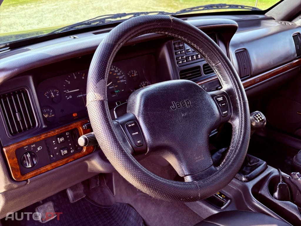 Jeep Grand Cherokee 2.5 TD Official