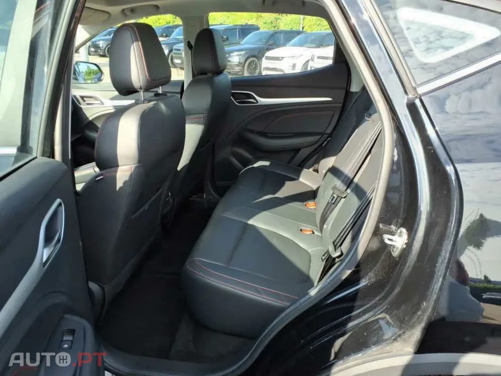 MG ZS Standard Luxury