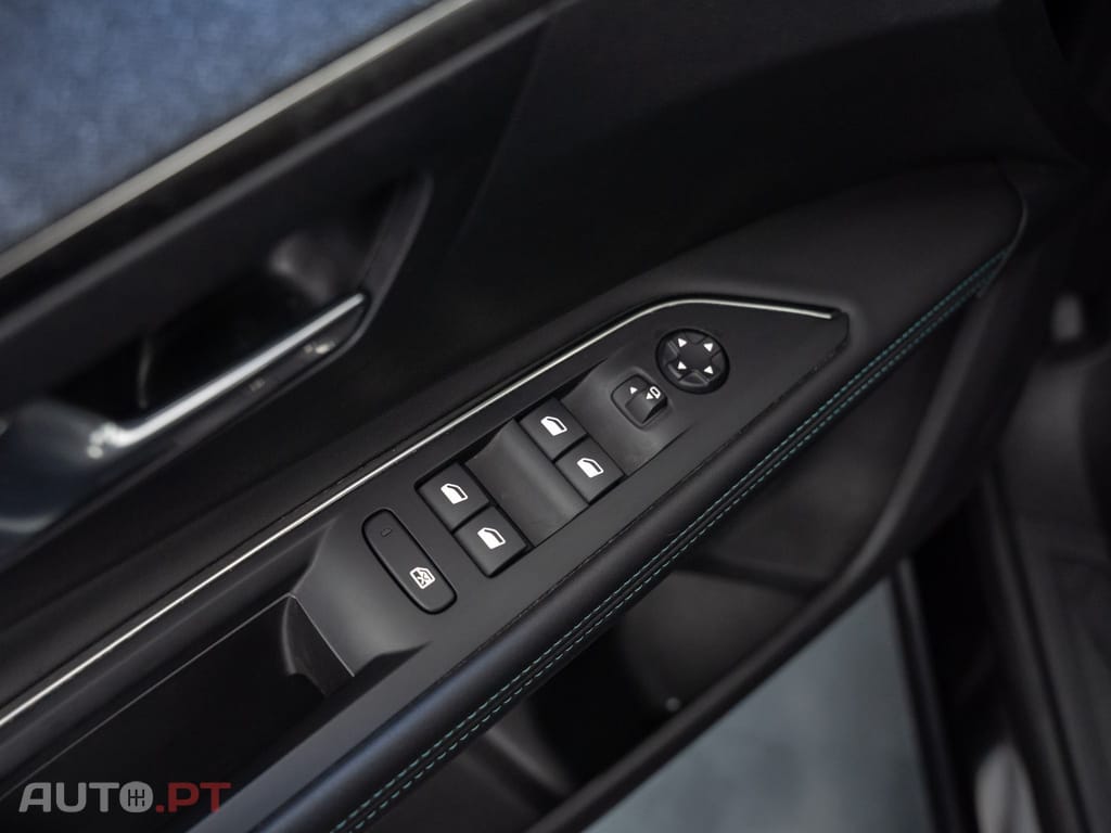 Peugeot 3008 1.6 Hybrid Allure e-EAT8