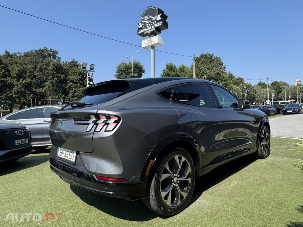 Ford Mustang Mach-E 72.6 kWh Premium AWD