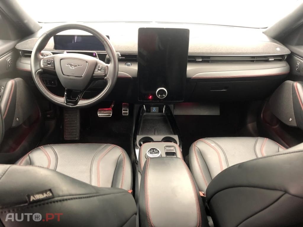 Ford Mustang Mach-E AWD PREMIUM