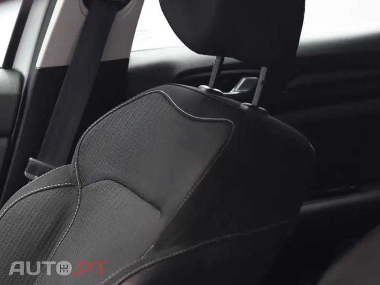 Renault Mégane 1.5 Blue dCi Limited EDC — fotografia 19