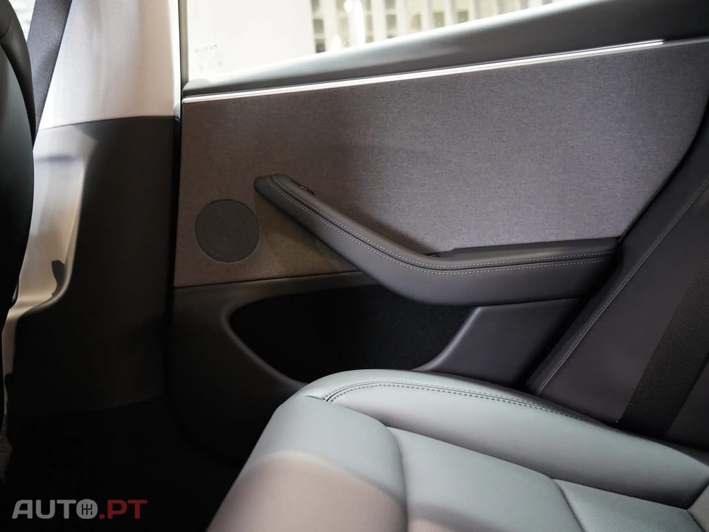 Tesla Model 3 Tração Traseira