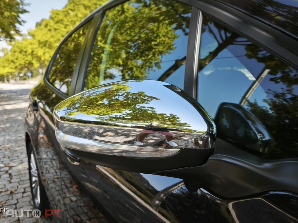 Peugeot 208 PureTech 82 Stop & Start Signature