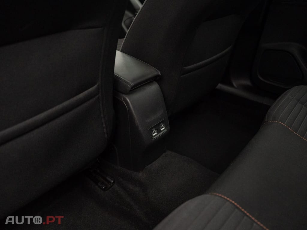 Peugeot E-2008 50 kWh Active Pack