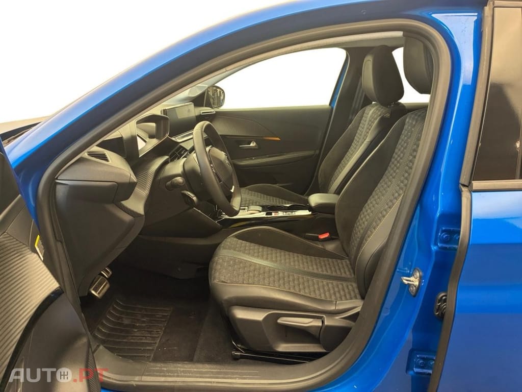 Peugeot E-208 50 kWh Roadtrip