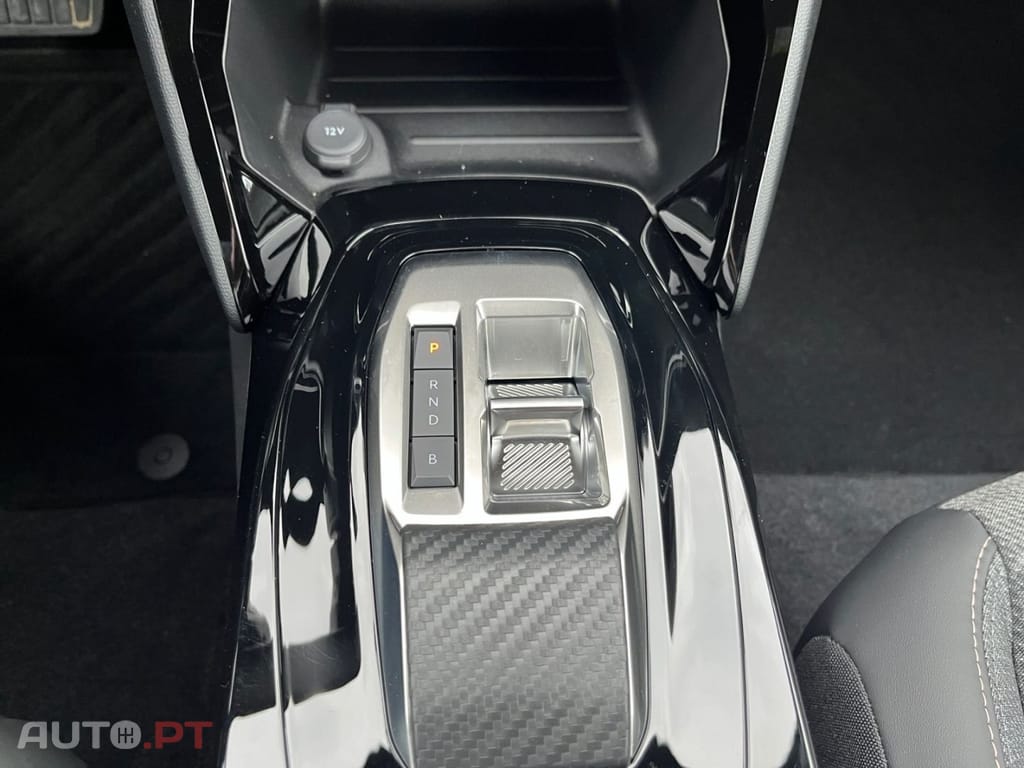 Peugeot E-2008 Allure I.V.A DEDUTÍVEL 