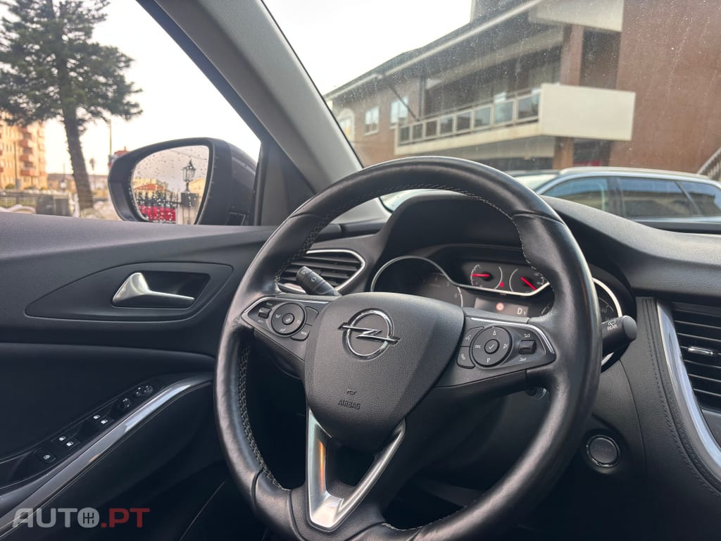 Opel Grandland (X) 1.2 T Design & Tech AT
