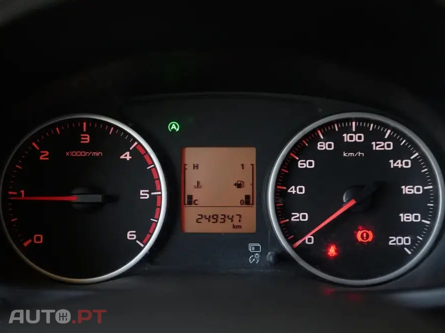 Mitsubishi L200 2.4 DI-D CD Invite Space Cab 3L 4WD