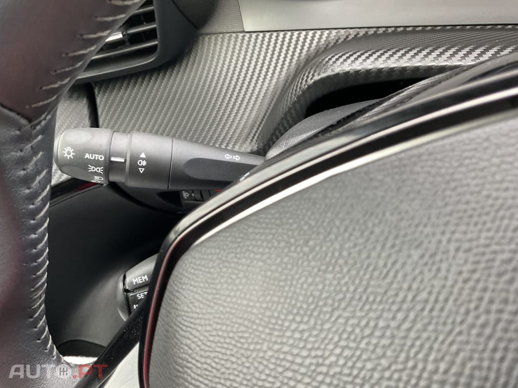 Peugeot E-2008 50 kWh Allure