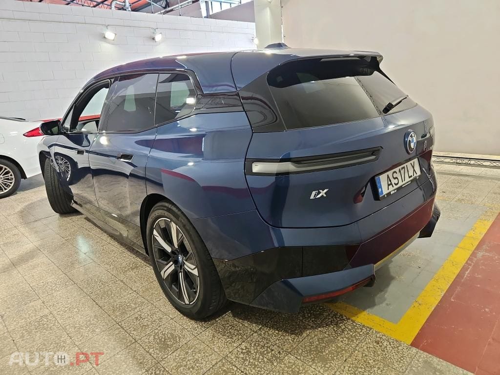 BMW iX xDrive 40 Pack Desportivo