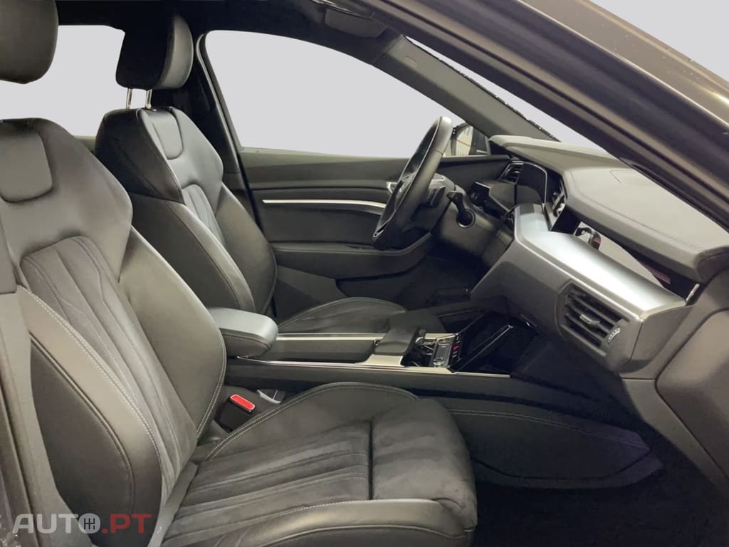 Audi Q8 E-Tron I.V.A DEDUTIVEL 50 quattro 