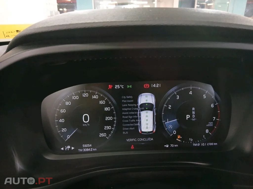 Volvo XC40 2.0 T4 R-Design