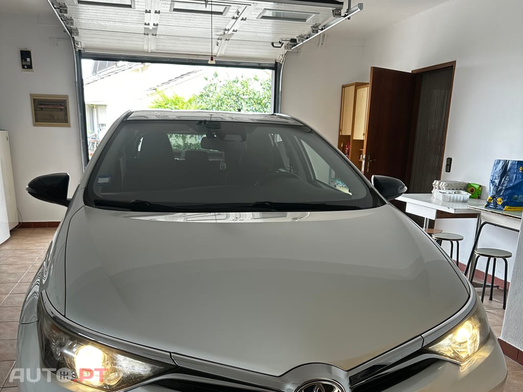 Toyota Auris Confort + pack tecnho