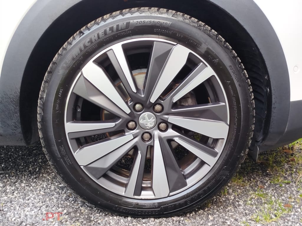 Peugeot 5008 1.2 PureTech Allure J18