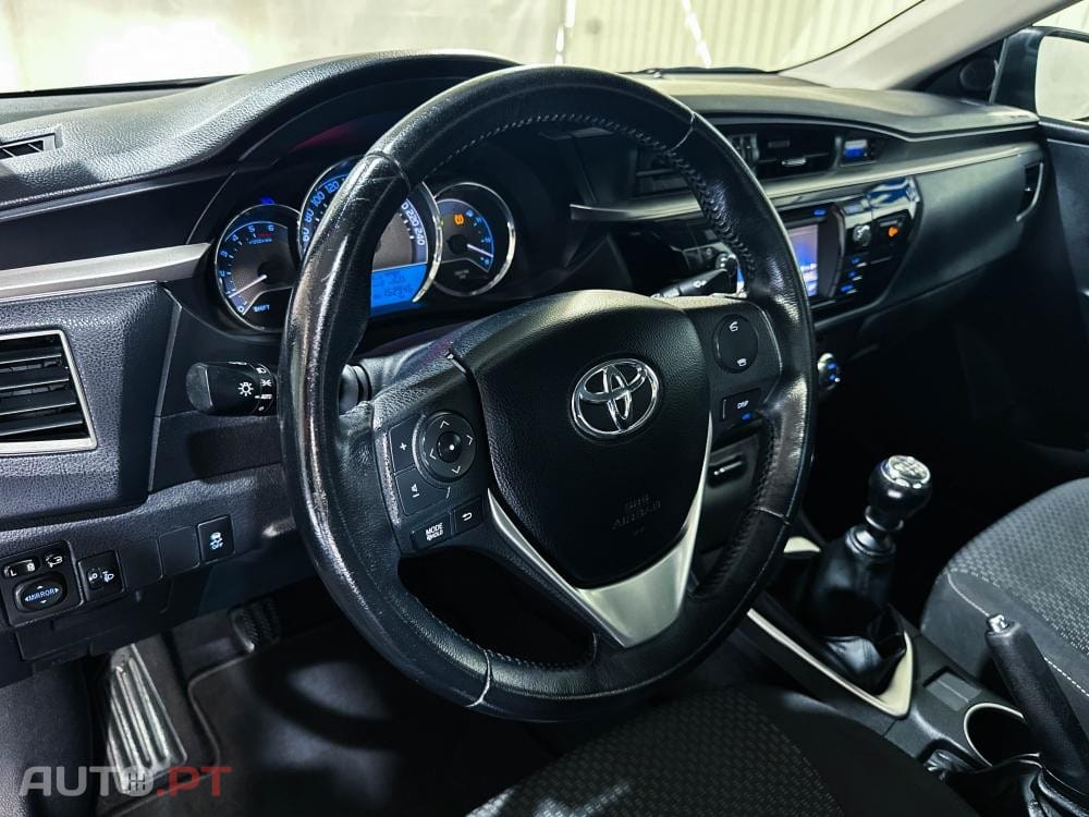 Toyota Corolla 1.4 D-4D Exclusive +Navi MM