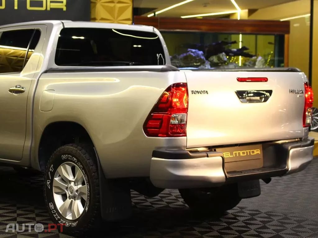 Toyota Hilux 2.4 D-4D 4WD Tracker