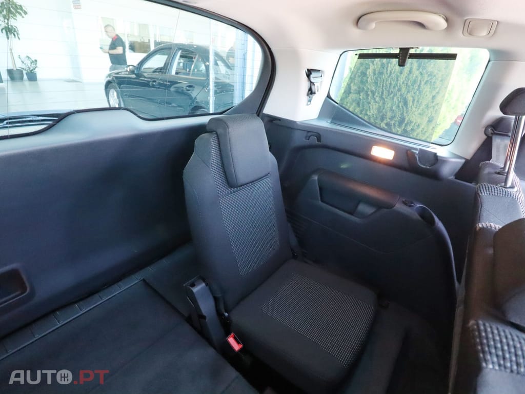 Peugeot 5008 1.6 E-HDi 7L Active 2-Tronic
