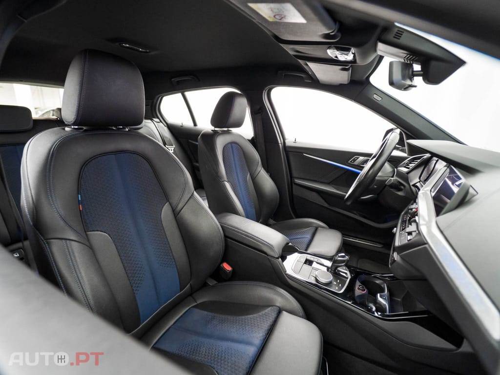 BMW 118 i Pack Desportivo M Auto